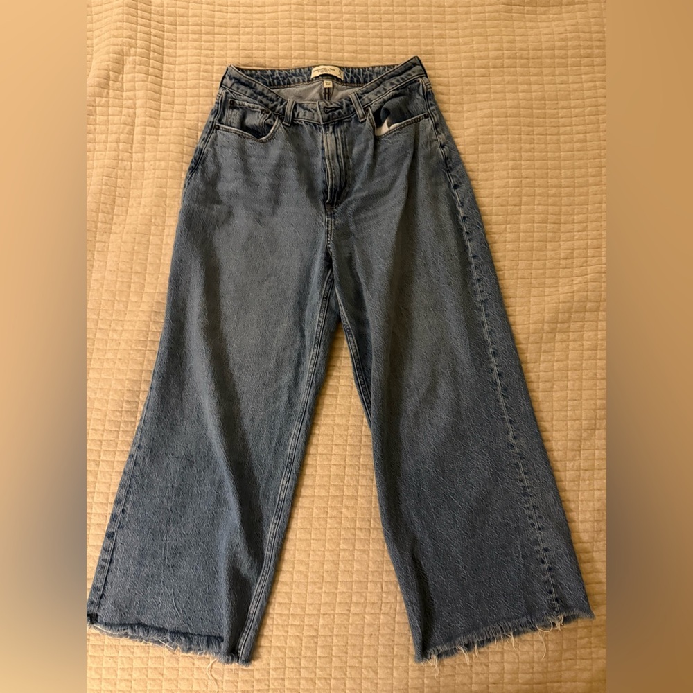 Abercrombie & Fitch Crop Wide Leg Curve Love 4 Jean